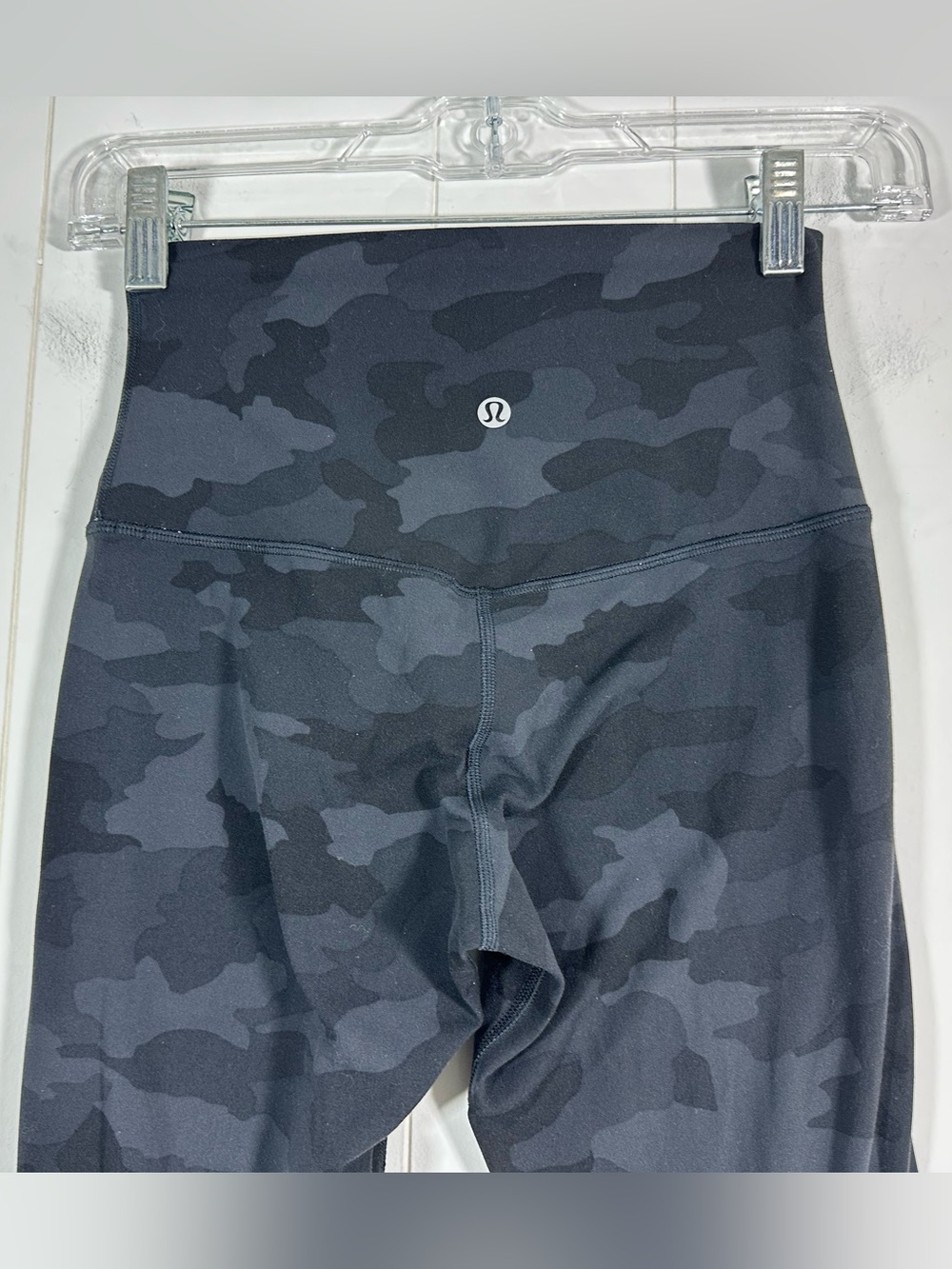 lululemon Sz 4 Women’s Ankle Leggings Black & Gray Camo Yoga Athletic Pants - Picture 5 of 9
